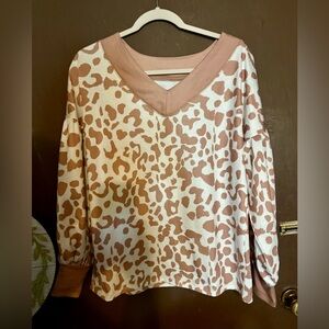 Cow Print V-Neck Women's Top…NO TAG.